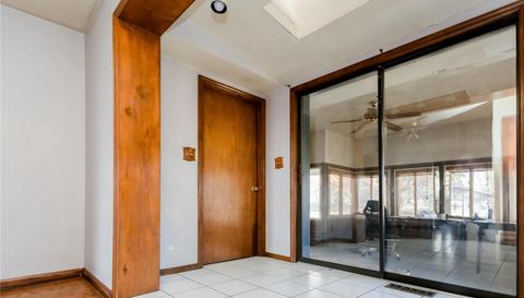 913 E Chain Of Rocks Road