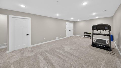 698 Shardlow Place NE