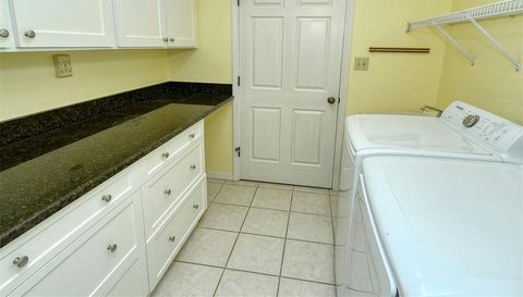 4635 Oak Forest