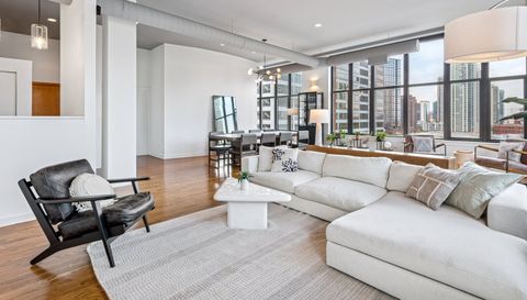 333 W Hubbard Street
