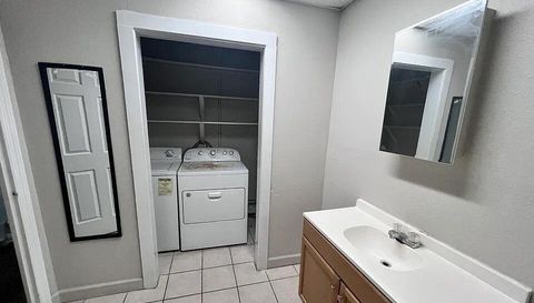 215 N Buena Vista Dr