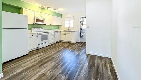 2006 7TH AVENUE W