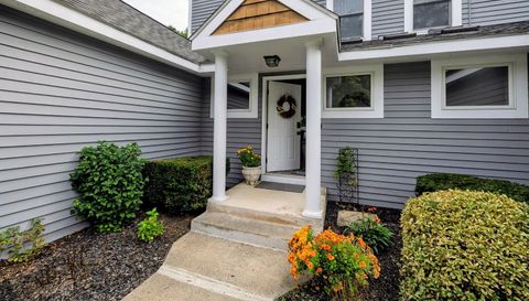 40 Riverwalk Dr