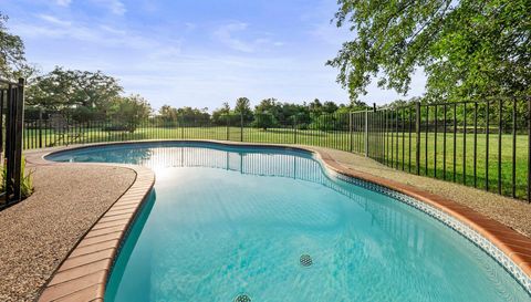 320 Woodland Oaks TRL