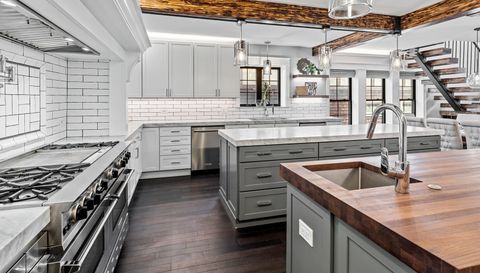 2712 W Sunnyside Avenue