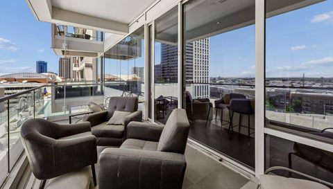 2408 Victory Park Ln