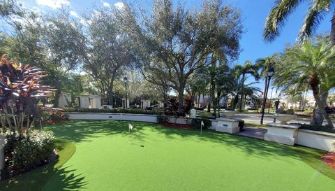 2204 Myrtlewood Cir E