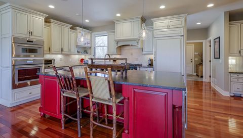 4209 N Oak Pointe Ct NE