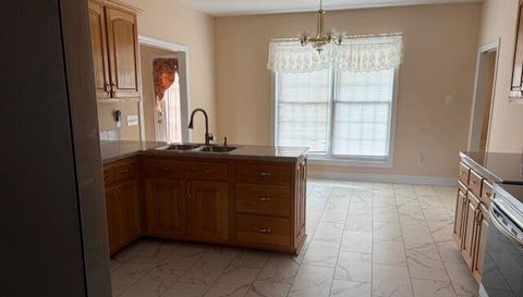 2327 Glennridge Rd