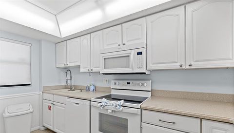 7520 RIDGEWOOD AVENUE