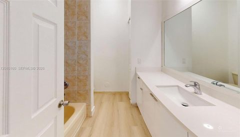372 Ne 26th Pl