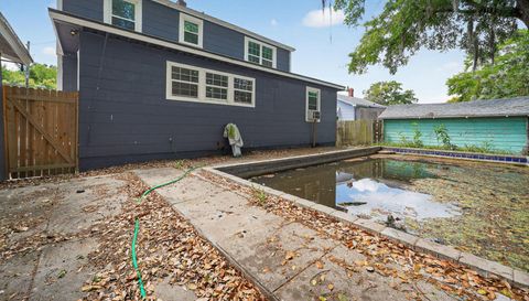 111 E 54th St