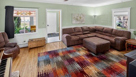 304 2nd Street N