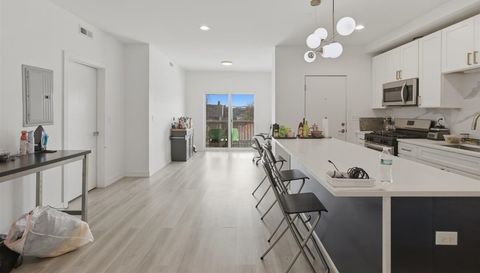 4939 N St. Louis Avenue