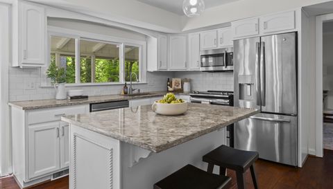 314 Lamplighter Ln SE