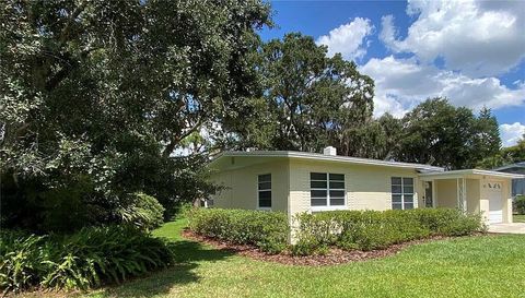 1025 Lake Jessamine Dr