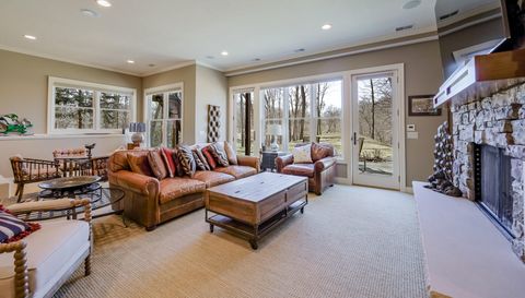 4209 N Oak Pointe Ct NE