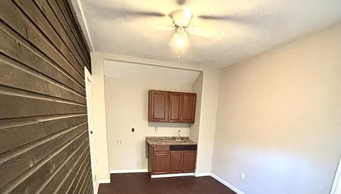 215 N Buena Vista Dr
