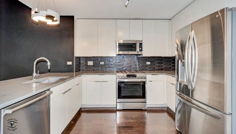 845 N KINGSBURY Street