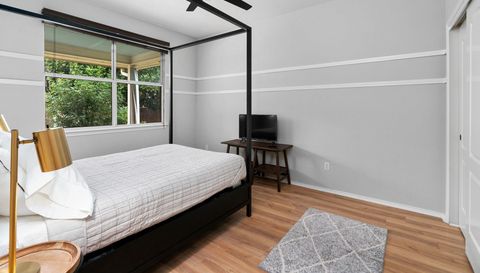 807 Clarence Bohls LN