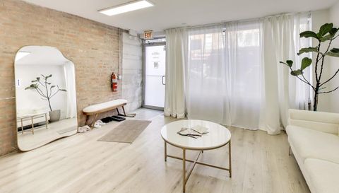 2323 W Taylor Street