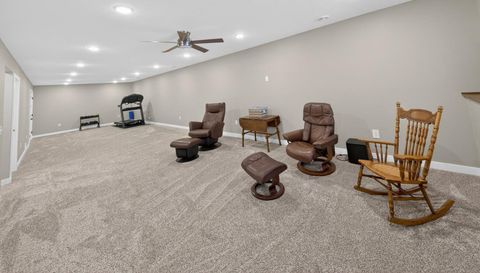 698 Shardlow Place NE