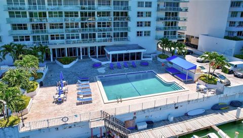 5750 Collins Ave