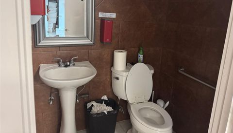 2202 - 2204 N Us Highway 281 Highway N