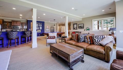 4209 N Oak Pointe Ct NE