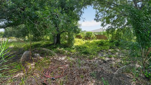 2282 Diplomat Dr