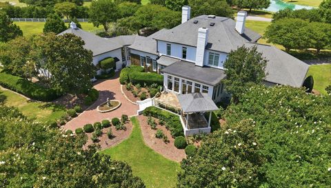 579 Lexington Dr