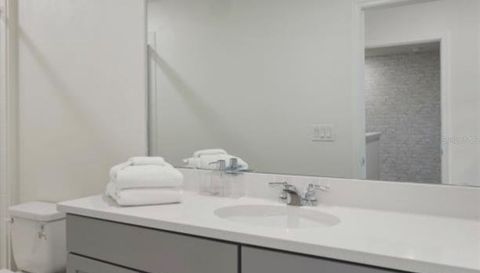 1692 TROPICAL PALMS CIRCLE