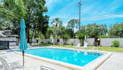4635 Oak Forest