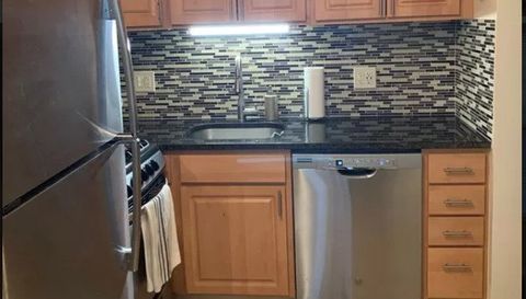 1824 N Lincoln Park West