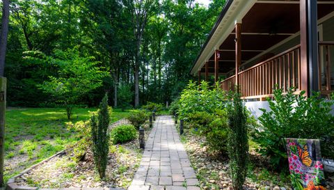 698 Maple Springs Ln