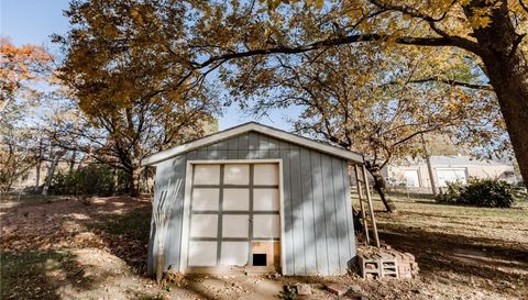 913 E Chain Of Rocks Road