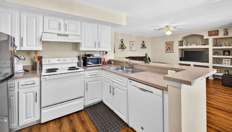 8517 ISLAND BREEZE LANE