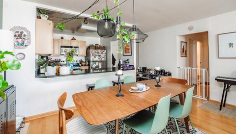 525 W Hawthorne Place