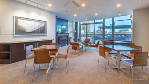 1600 S Prairie Avenue