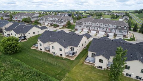 698 Shardlow Place NE