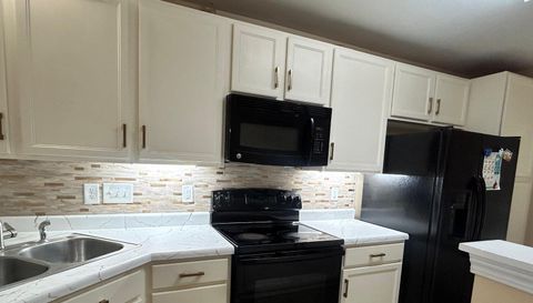 312 Robyns Glen Cir