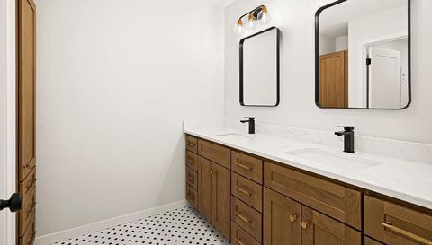 4929 Wild Rose Trail