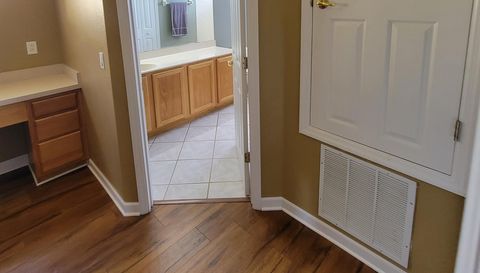 3145 Twisted Oak Loop