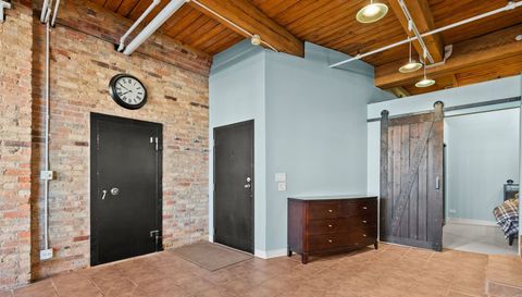 913 W Van Buren Street