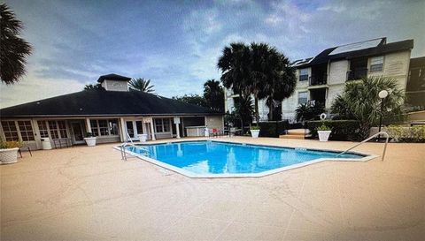 1940 LAKE ATRIUMS CIRCLE