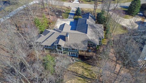 4209 N Oak Pointe Ct NE