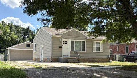 105 W Evelyn Ave