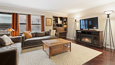 6118 N Sheridan Road