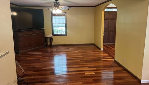 201 Loraine Woods Dr