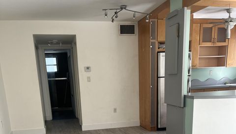 240 Collins Ave APT 2B